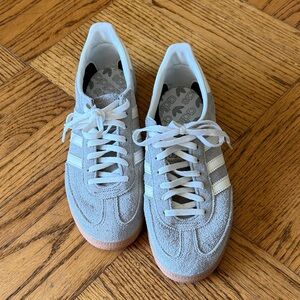 W7.5 Adidas Handball Spezial Light Gray Sneakers with White Stripes